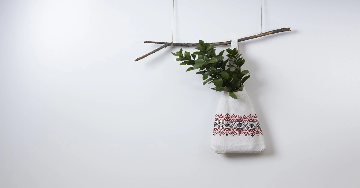 thehometrotters.com tells you which decorative items you can make at home.